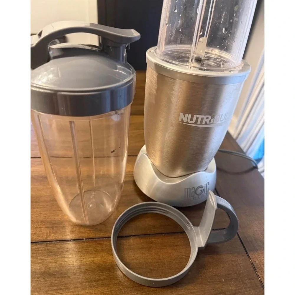 NutriBullet Pro 900 Personal Blender Set Excellent Condition
